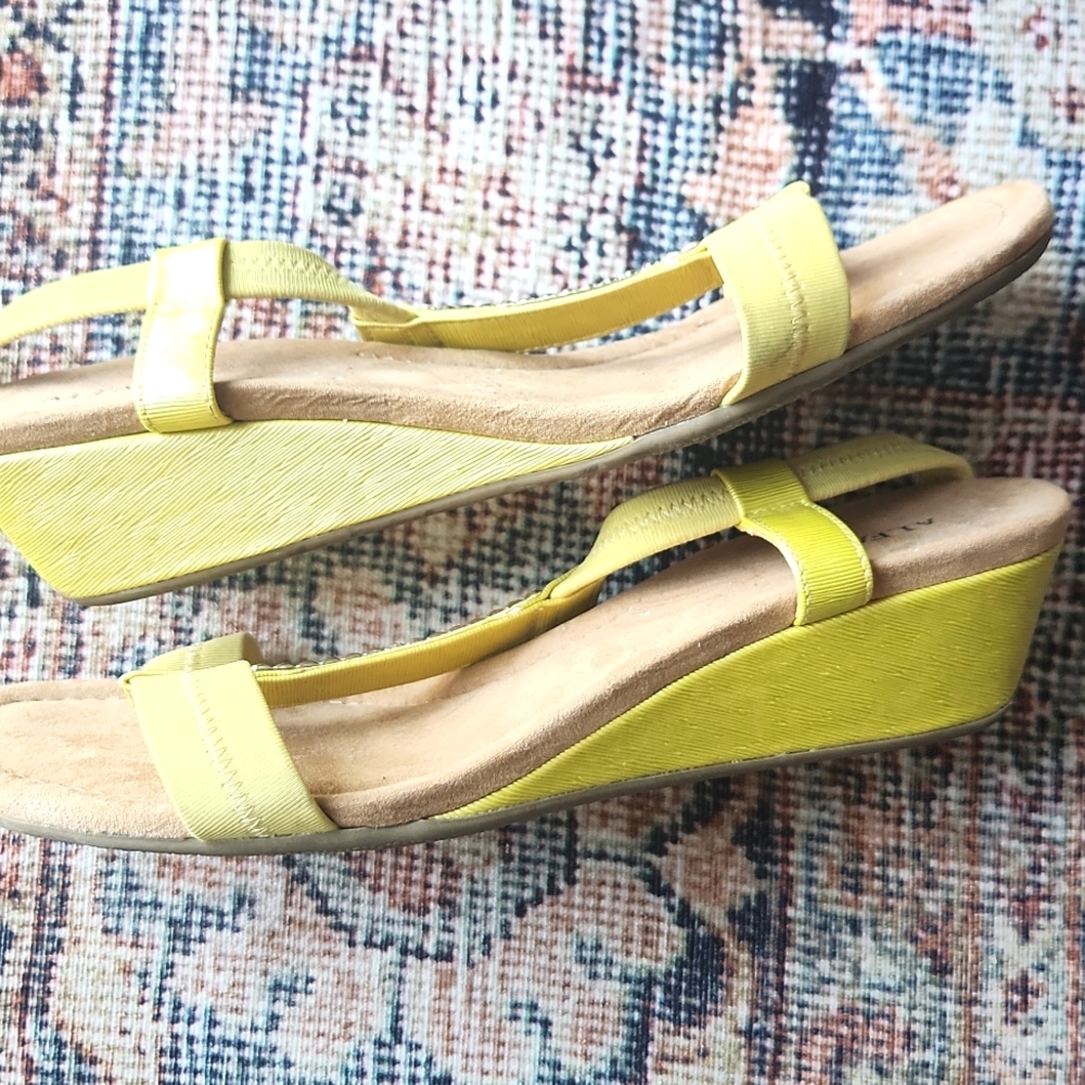 ALFANI | Bright Wedge Sandals - Picture 5 of 9